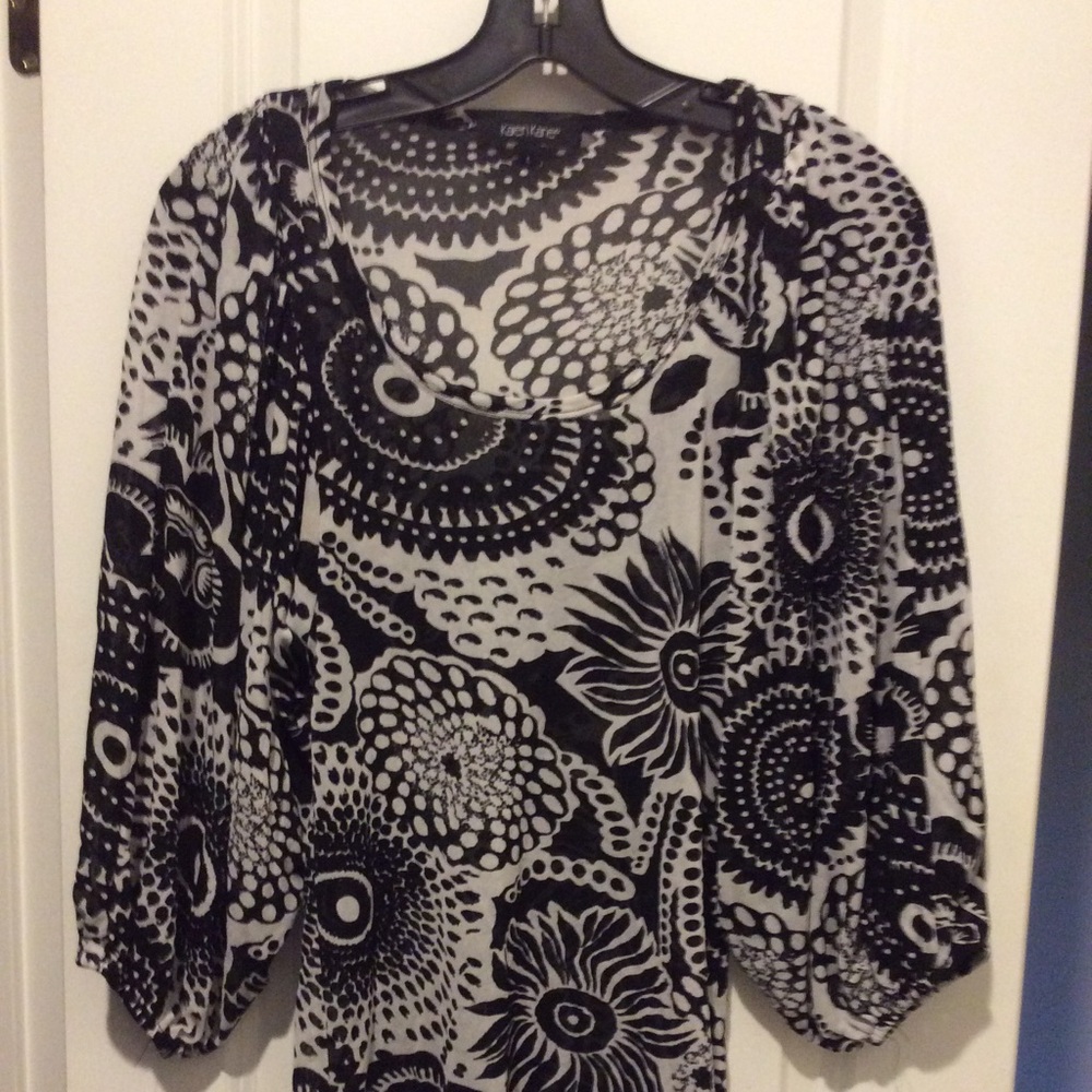 Karen Kane stretchy mesh long sleeve pull over top black white flowers sz large
